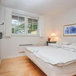 Three-bedroom In Holiday home *