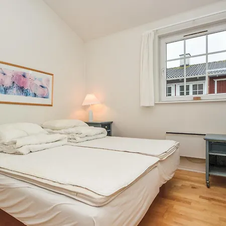 Three-bedroom In Feriehus *