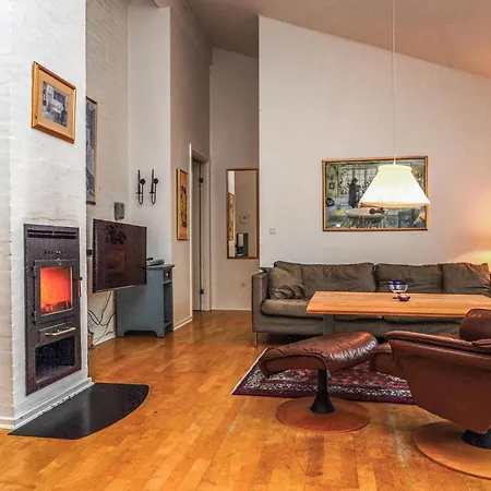 Three-bedroom In Feriehus