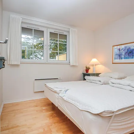 Three-bedroom In Feriehus *